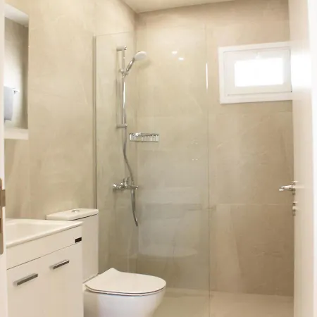Walking Distance From Nissi Ave. Superb Location! * أيا نابا